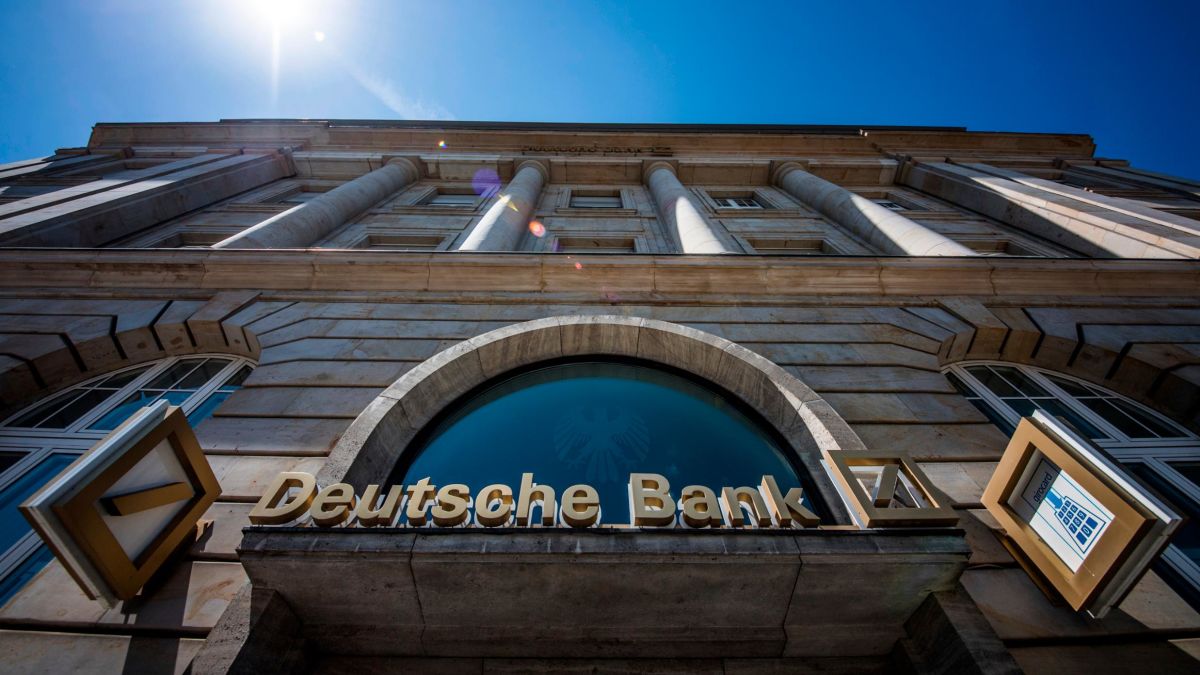 Deutsche Bank Shares Hit New Record Low As Ceo Keeps Turnaround - 