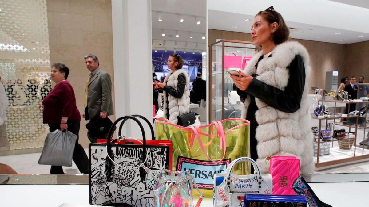 Neiman Marcus and H&M have a plan to win young shoppers: used clothes and  handbags | CNN Business