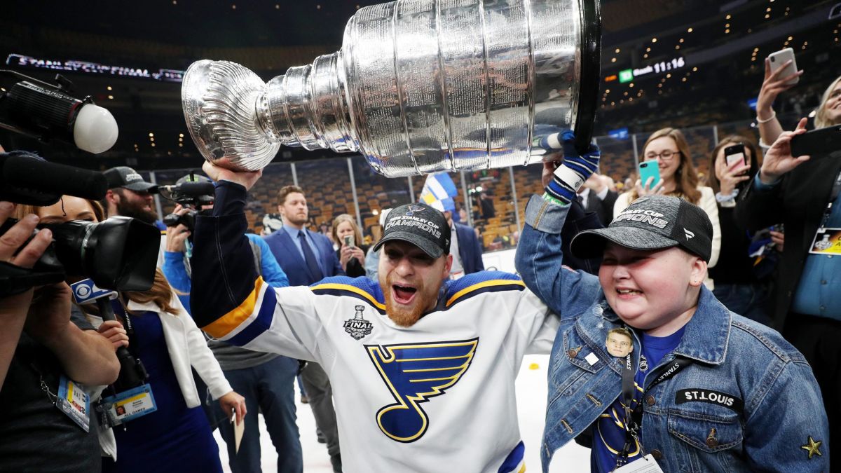 St. Louis Blues give superfan Laila Anderson her own Stanley Cup