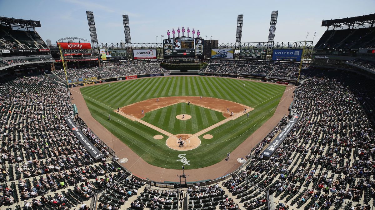 White Sox Host 1st MLB Game with Foul Pole-to-Pole Netting