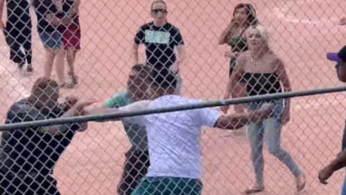 LOOK: Brawl breaks out during minor league game between South Bend Cubs and  Fort Wayne TinCaps 