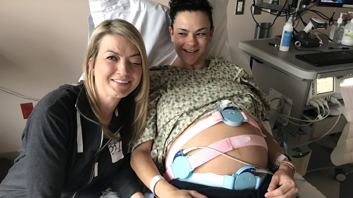 A woman who carried her twin sister's babies gave birth to her two healthy  twins | CNN