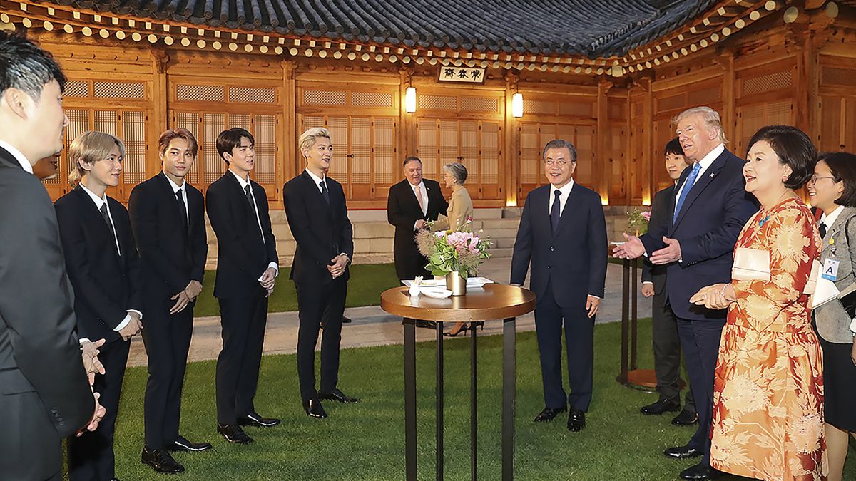 K Pop Star Power Kicks Off Trump S Visit To South Korea Cnn