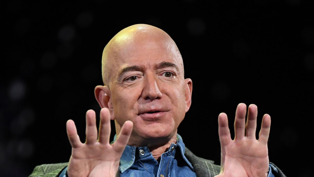 Jeff Bezos Is Still The Richest Person In The World Cnn