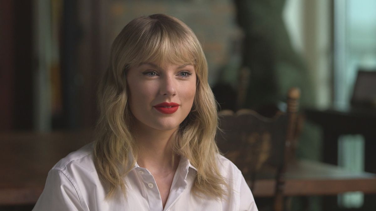 Taylor Swift Says She Plans To Re Record Her Earlier Songs Cnn