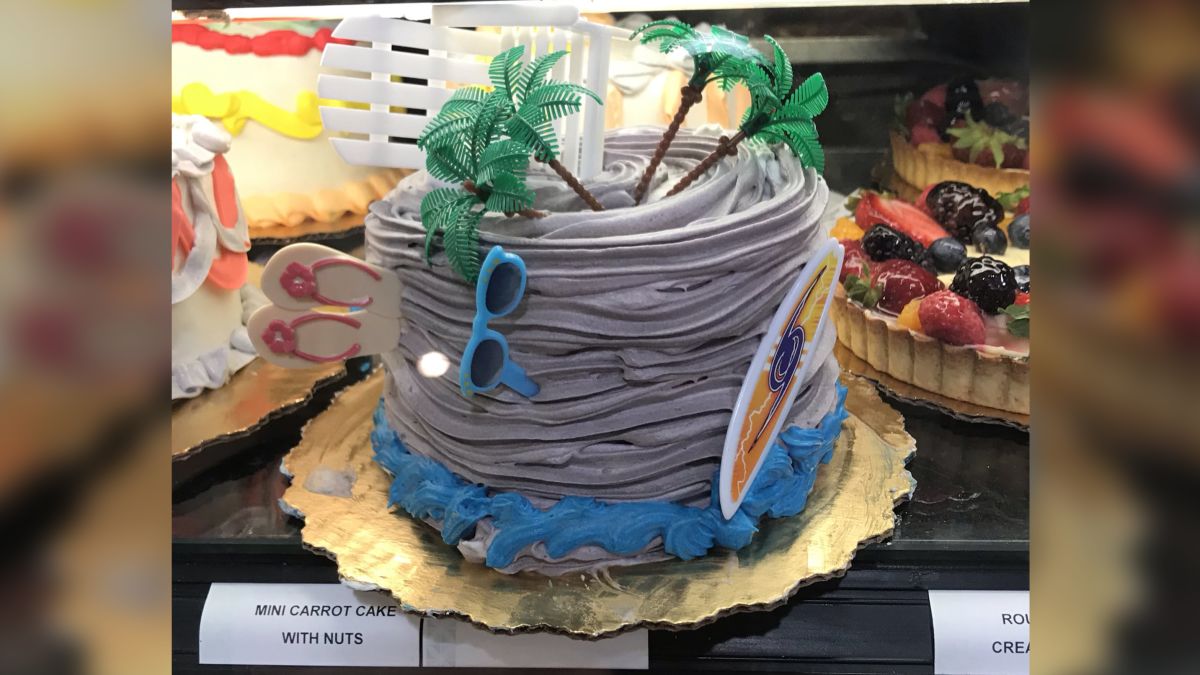 More hurricane themed cakes surface at Florida Publix stores | CNN