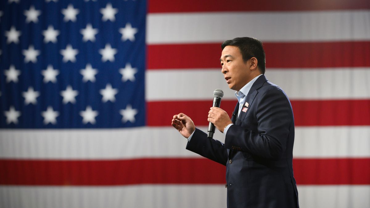 Andrew Yang Chokes Up In Iowa Reflecting On Two Years Of Campaigning There Cnnpolitics