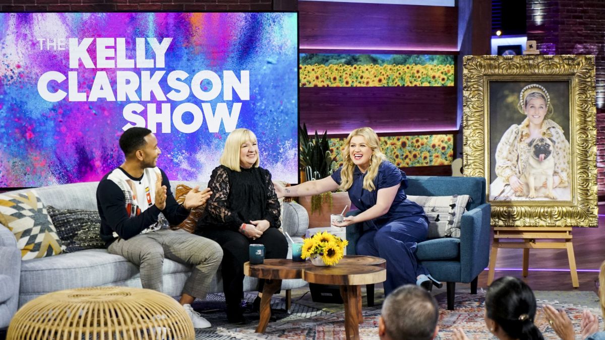 Kelly Clarkson's new talk show is a hit 