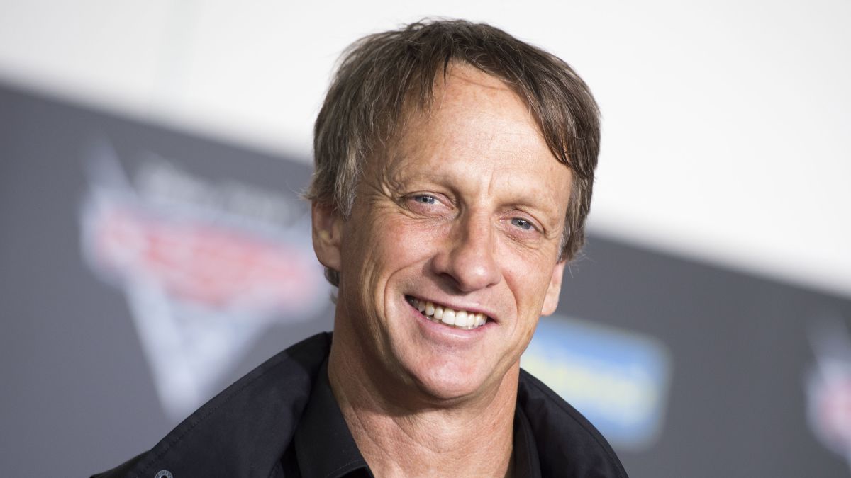 Tony Hawk breaks his leg but isn't retiring