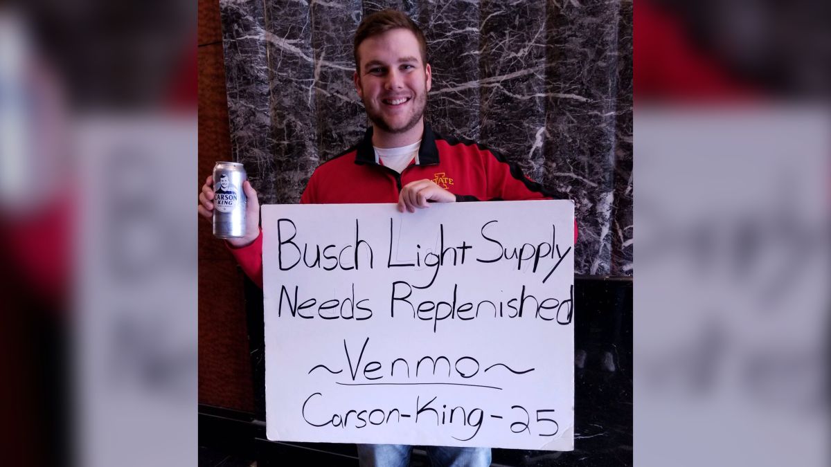 GameDay' genius gets flooded with cash for brilliant sign