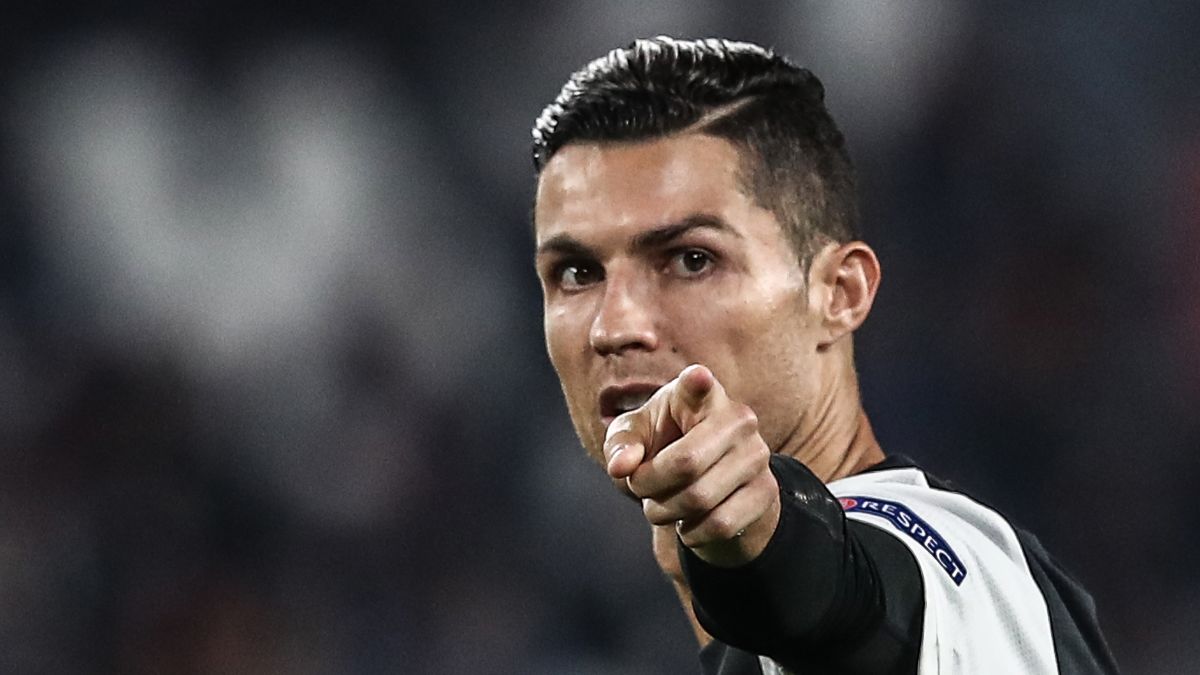 Cristiano Ronaldo makes history with 56th hat-trick in Juventus win as he  steals Serie A headlines from Zlatan Ibrahimovic | talkSPORT