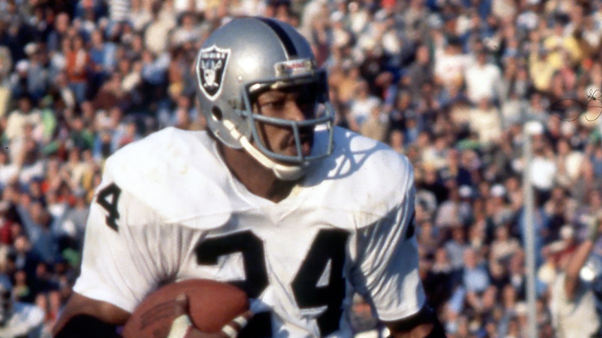 Willie Brown, Hall of Fame Defensive Back With Raiders, Dies at 78