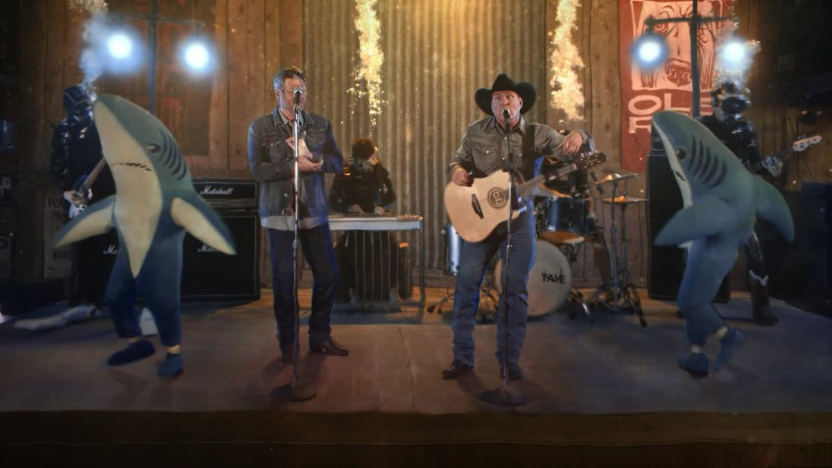 Watch Garth Brooks and Blake Shelton Surprise Crowd With Live 'Dive Bar'  Duet (Exclusive)