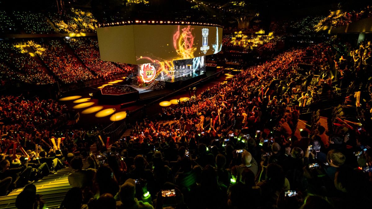 Lightning, fire and lasers: League of Legends championship brings massive,  international crowd to S.F.