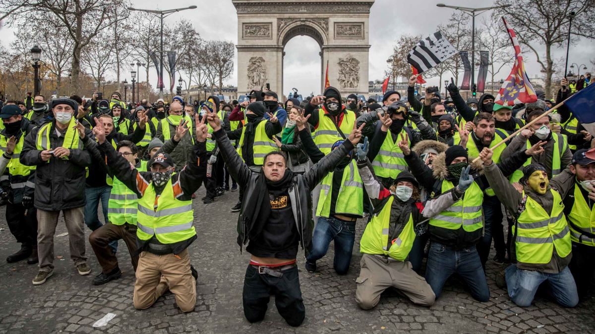 Gilets jaunes anniversary: France's yellow vest movement is in desperate  search of a direction
