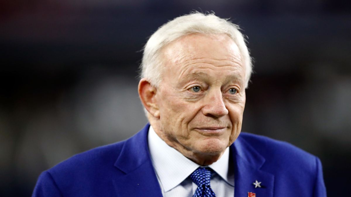 when did jerry jones buy the cowboys