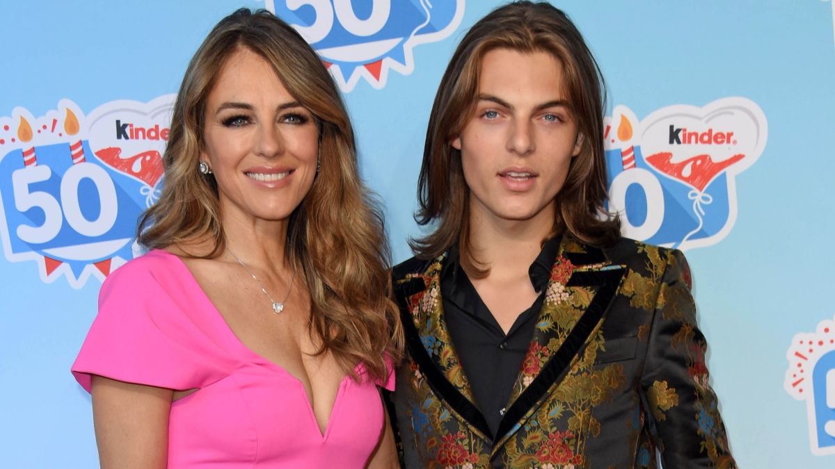 Actress Elizabeth Hurley Twins With Her Son Damian On Christmas Day Cnn Video
