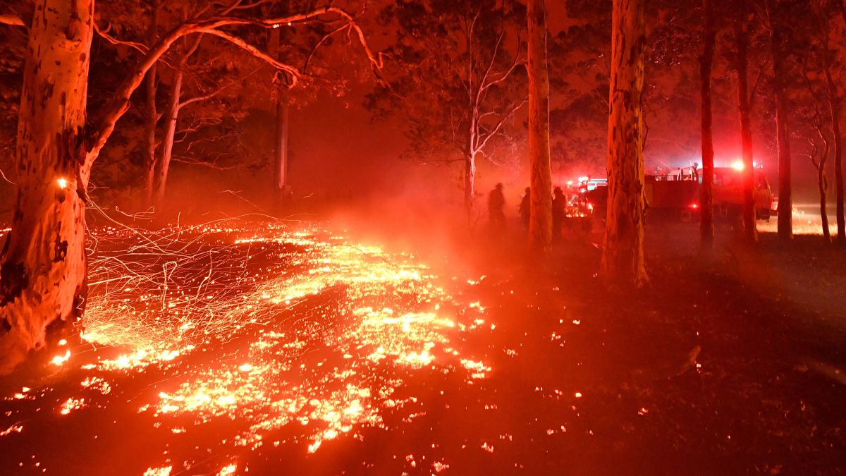 Fires In Australia Seven People Have Died In The Past 24 Hours Cnn