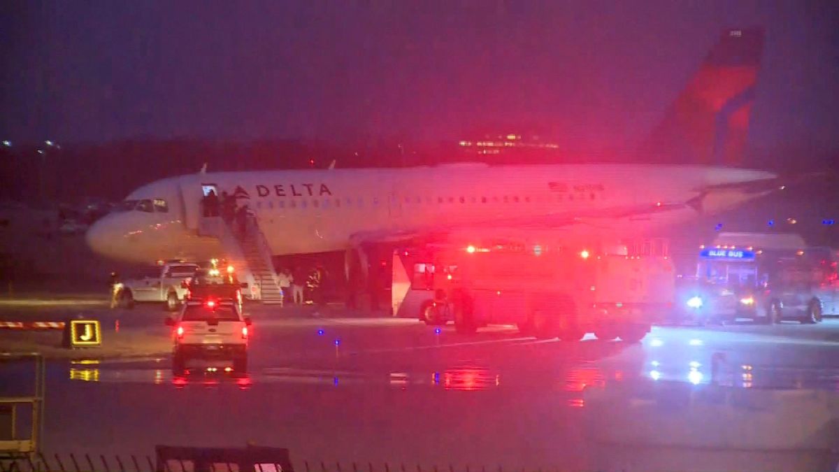 Pittsburgh Steelers charter plane diverted to Kansas City