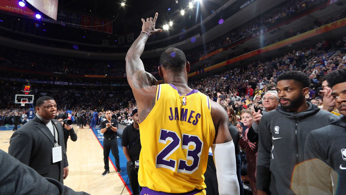 LeBron James passes Kobe Bryant for 3rd in career points