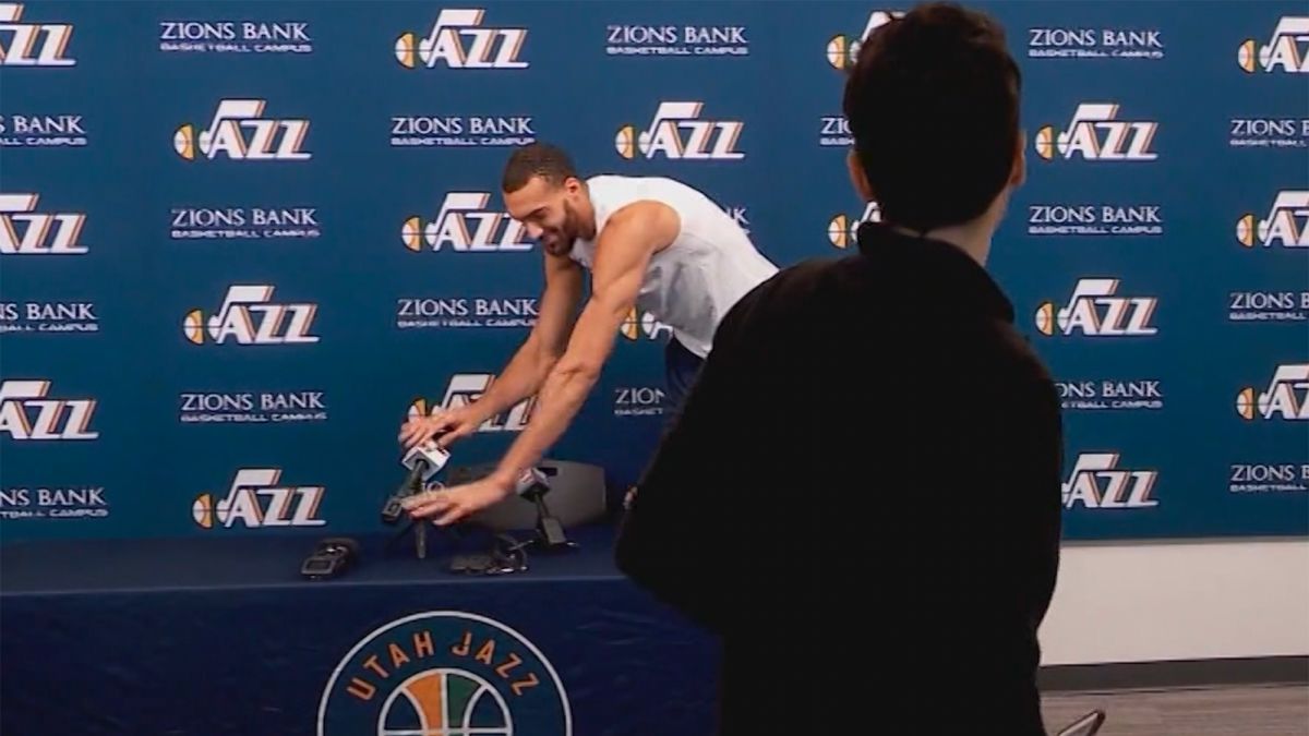 Rudy Gobert Amid Covid 19 Outbreak Nba Star Faces Backlash For Prank Cnn