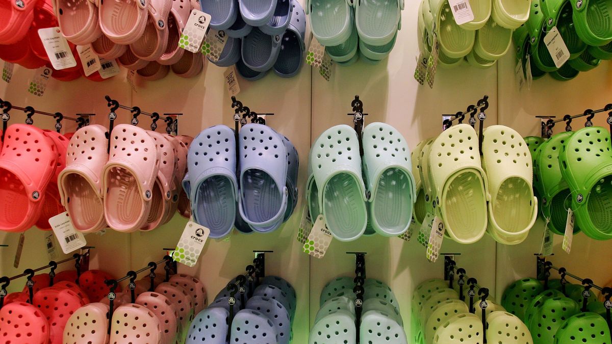 Crocs donating its shoes to healthcare 