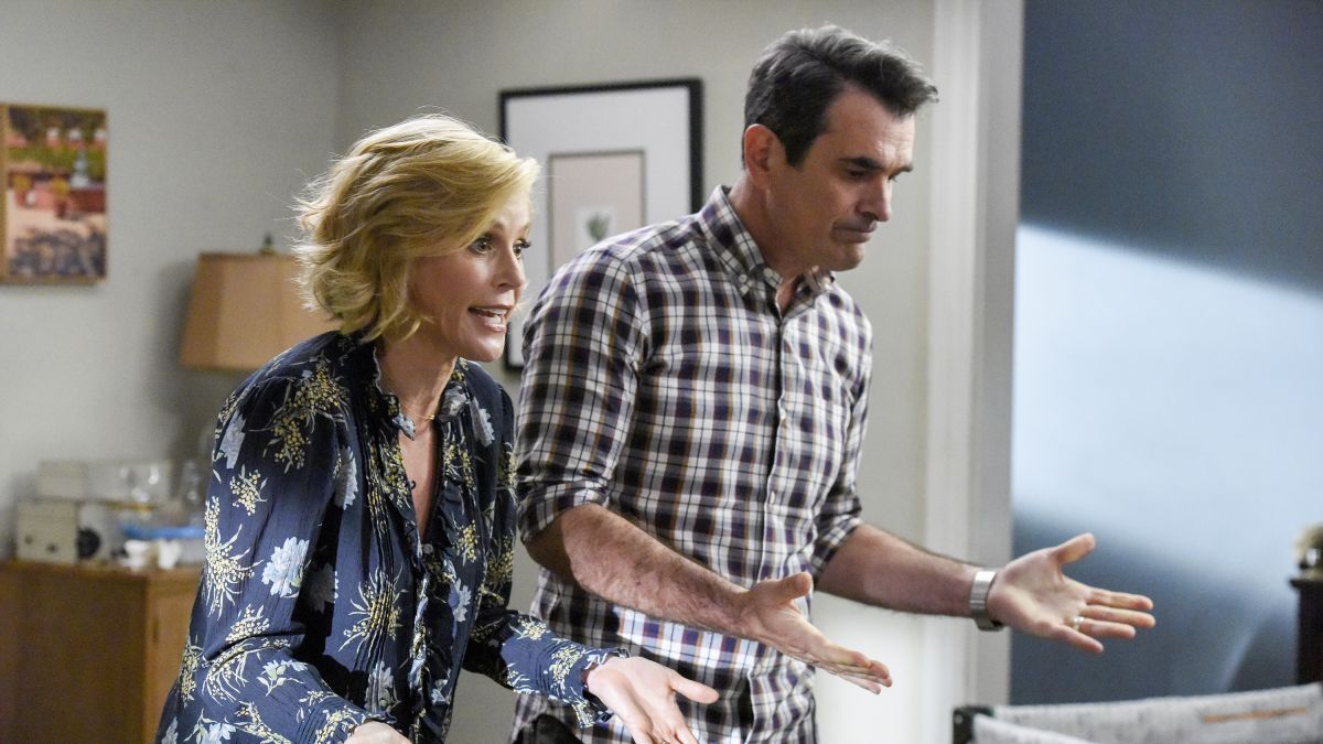 Modern Family Series Finale Review The Abc Comedy Turns Out The Lights With Warmth And Humor Cnn