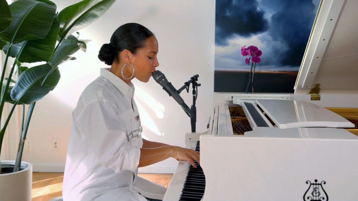 Alicia Keys debuts her powerful new song 'Good Job' on CNN - CNN Video
