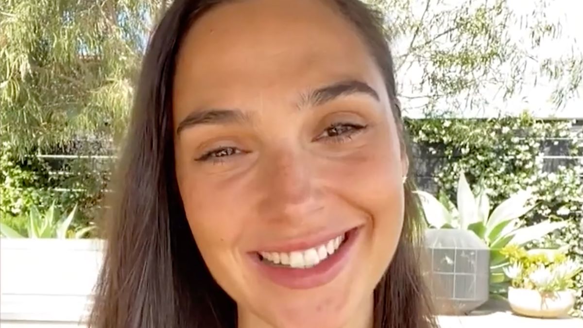 Gal Gadot Speaks To Grads During The Cnn Special Class Of In This Together Cnn