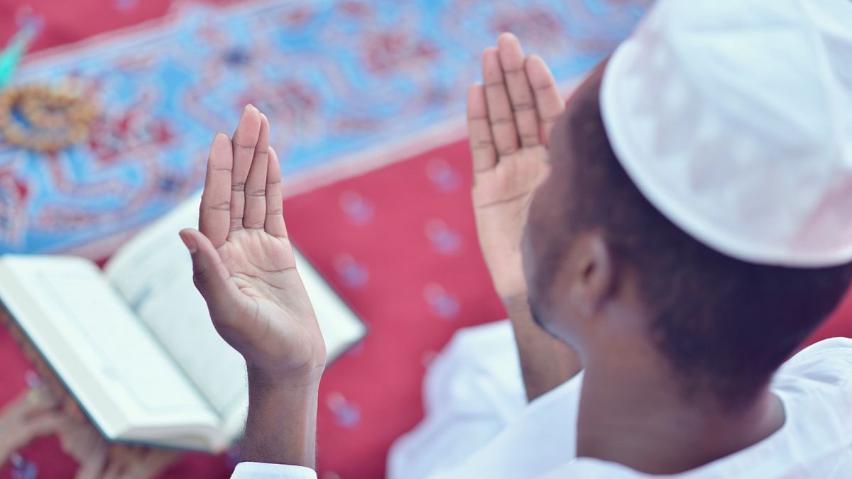 The psychological benefits of prayer | CNN