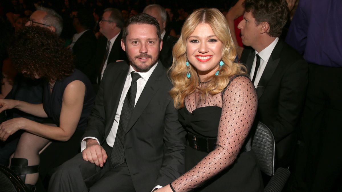 Kelly Clarkson says life's 'been a little bit of a dumpster' since filing  for divorce - CNN