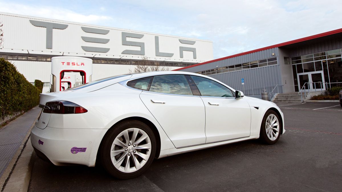 Tesla S New Model S Can Get 400 Miles On A Charge Here S Why That