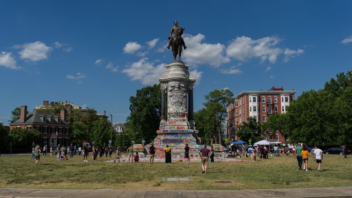 Six Virginia residents sue to keep Robert E. Lee statue aloft | CNN