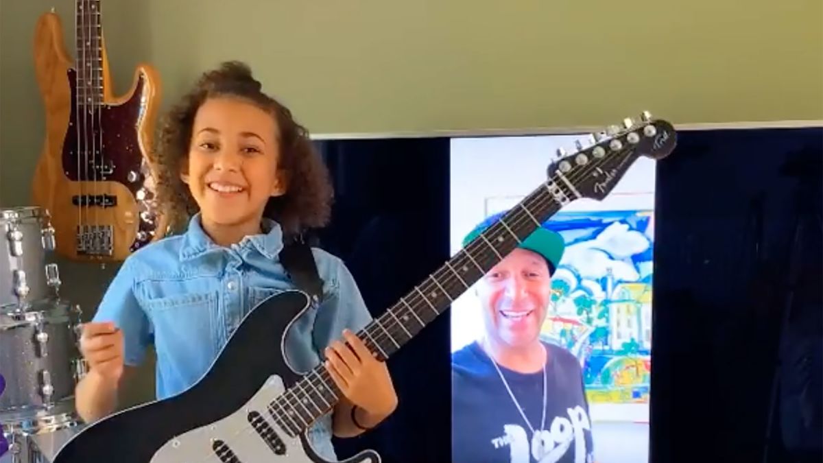 Tom Morello Of Rage Against The Machine Gifted One Of His Guitars To A 10 Year Old Rocker Girl Cnn