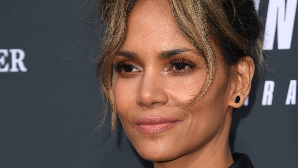 Halle Berry Claps Back Over Comment That She Can T Keep A Man Cnn