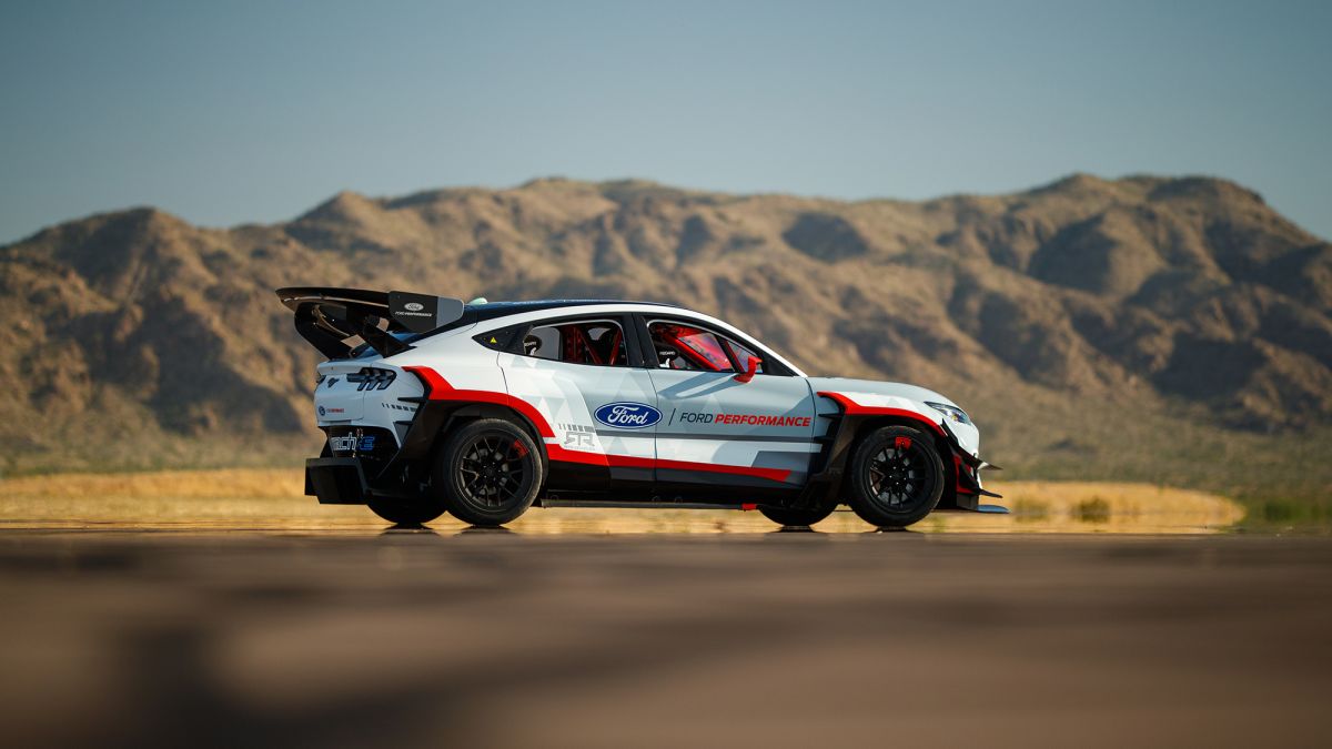 Ford Reveals An Electric Mustang Mach E Suv With 1 400 Horsepower Cnn