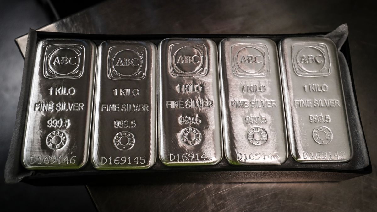 Metals: Silver prices could hit a 9-year high in 2023, outpacing gold