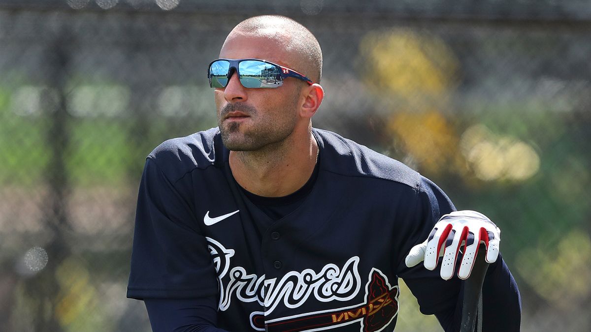 Nick Markakis of the Braves opts back 