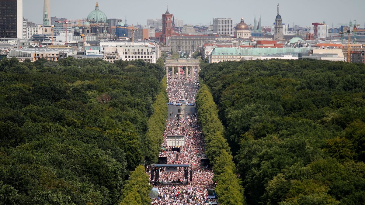 Berlin protest Large demonstrations at Brandenburg Gate over ...