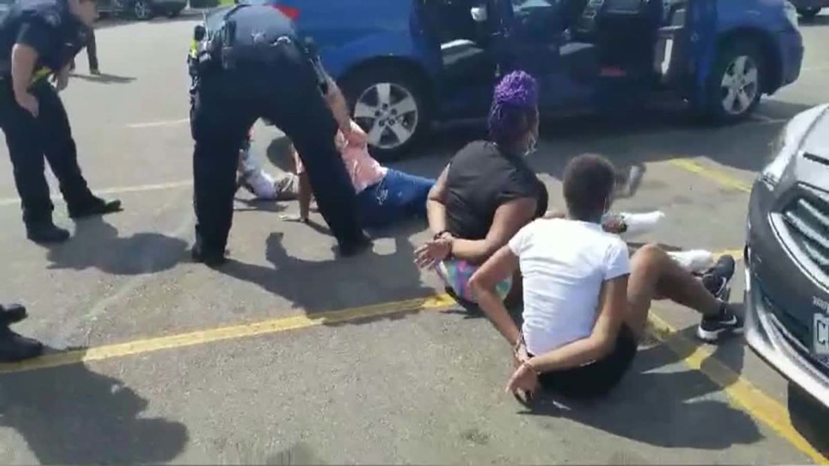 Woman With Child in Car Rams People And Police Cars To Avoid Arrest