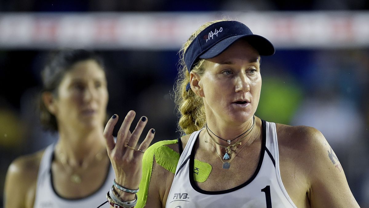 Olympian Kerri Walsh Jennings Apologizes For Instagram Post Saying She Bravely Went Shopping With No Mask Cnn