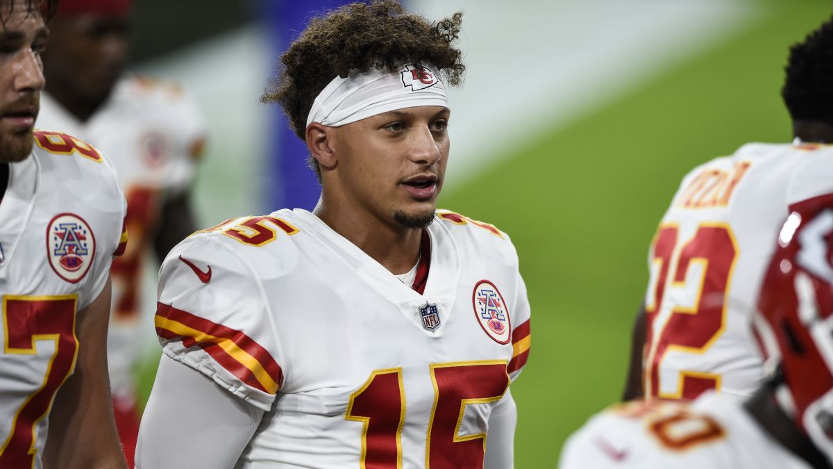 Espn Analyst Apologizes To Patrick Mahomes Mom During Monday Night Football Cnn