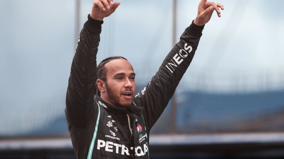 Lewis equals Michael Schumacher's record of seven world titles - CNN