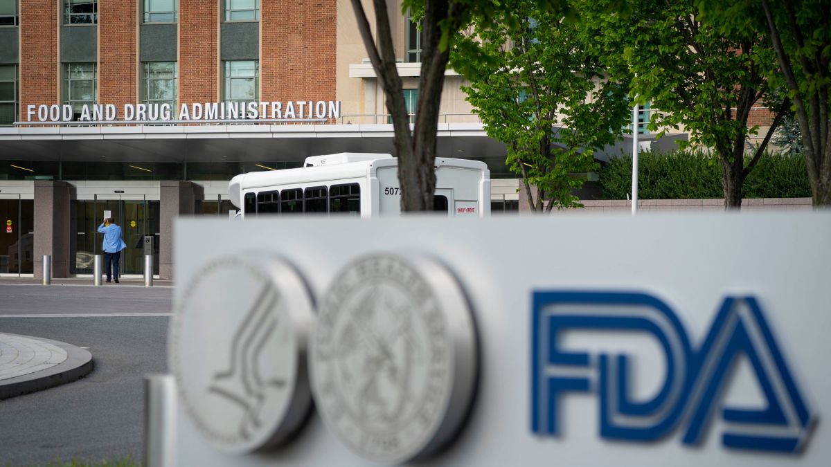 Two senior FDA vaccine leaders step down as agency faces decision on  boosters | CNN
