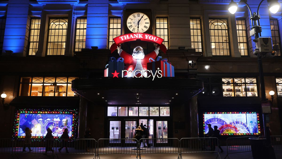 Macys 42nd Street Christmas Window 2022 Macy's Honors New York City's Essential Workers With Holiday Window  Displays - Cnn