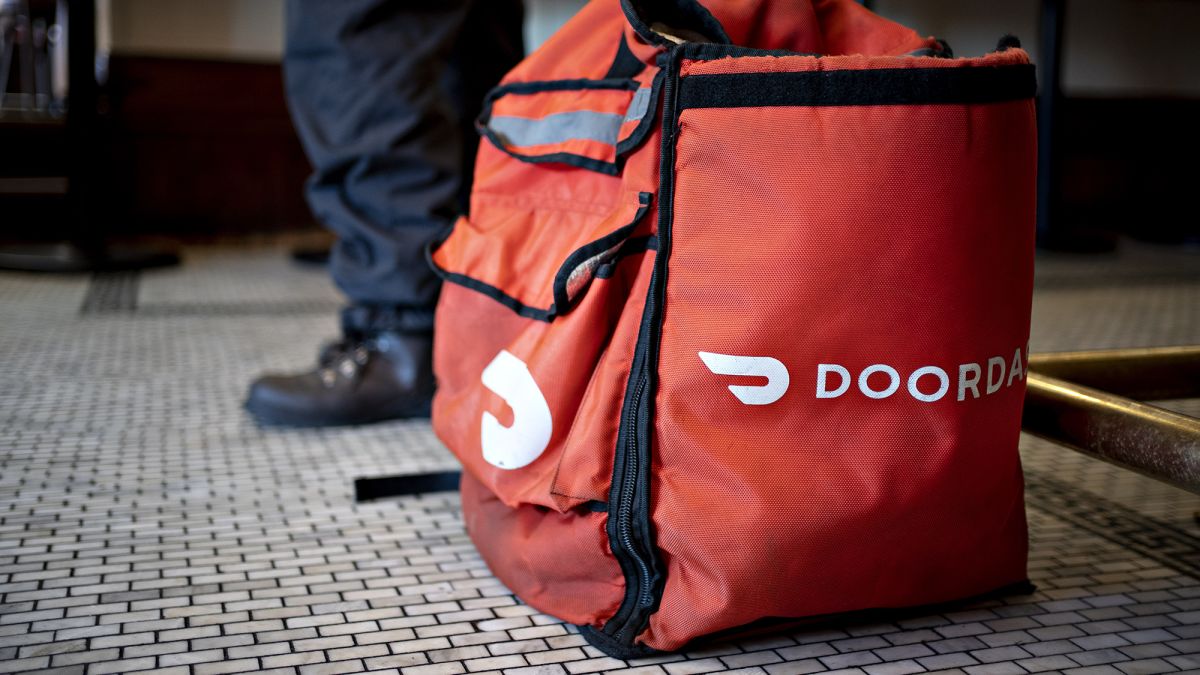 DoorDash couriers struggle to secure COVID sick pay, get back to