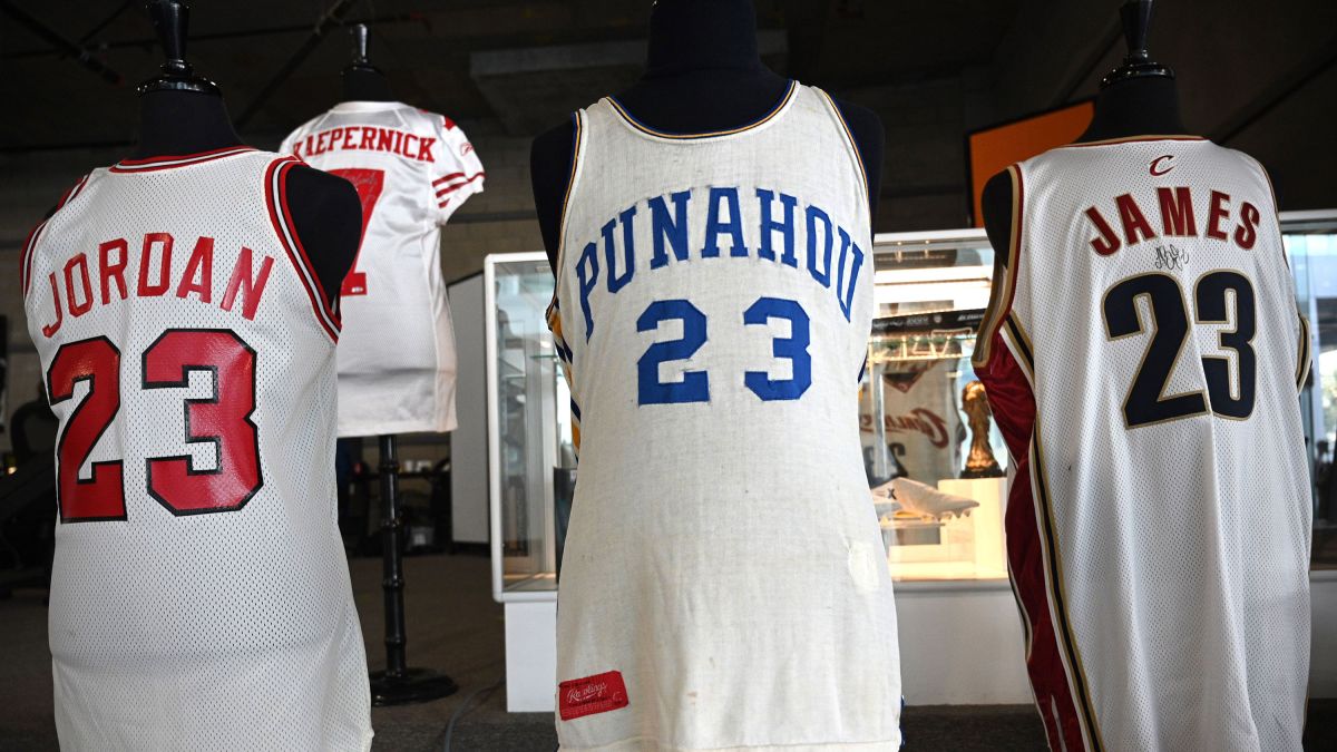 Michael Jordan jersey: Jerseys worn by Michael Jordan, Barack