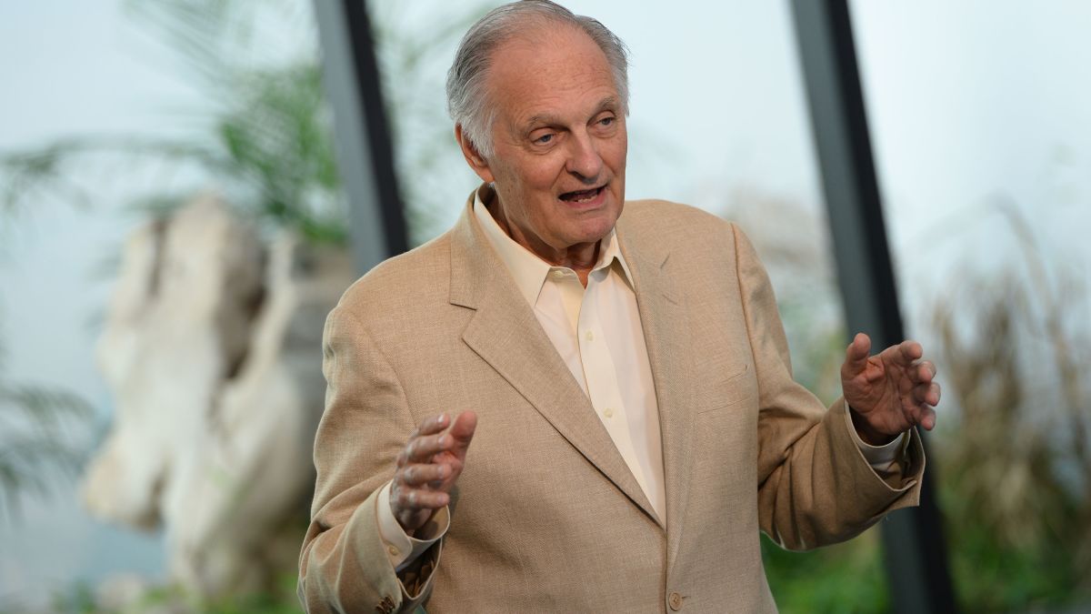 Alan Alda really wants to talk to you about science