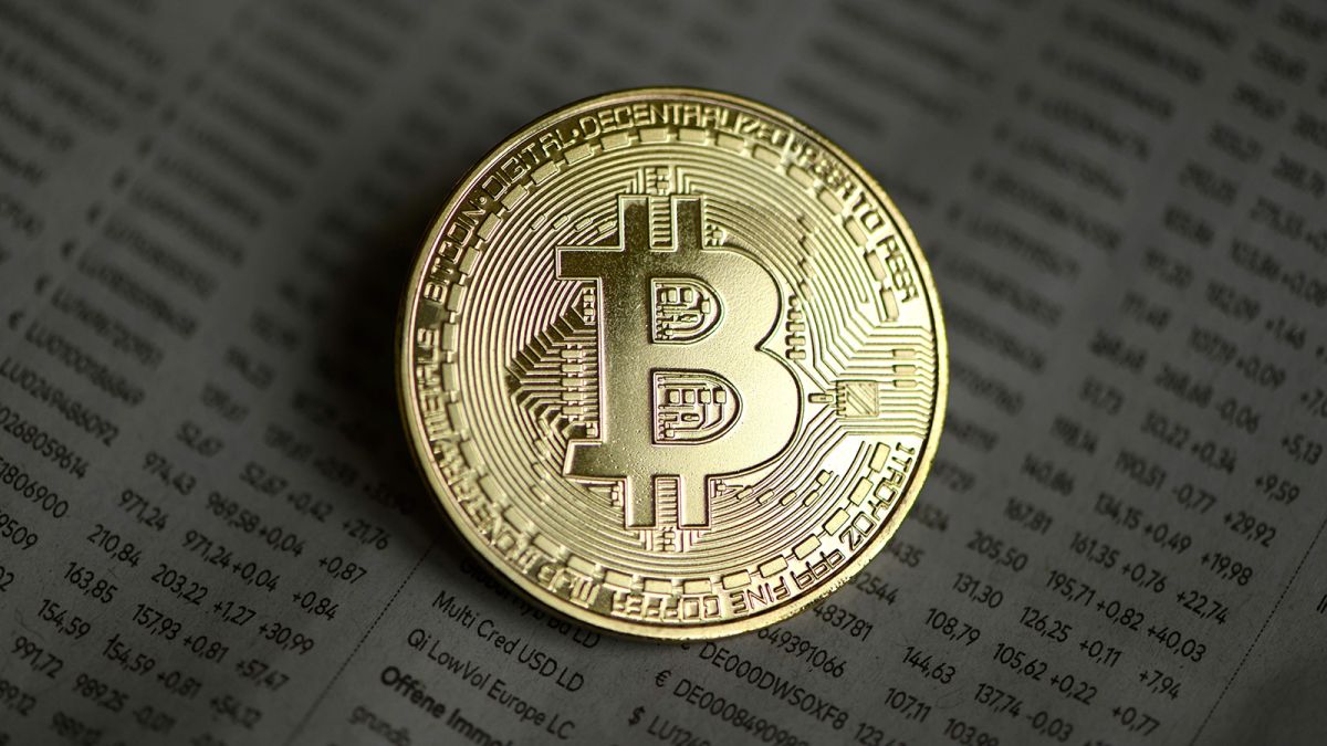 Bitcoin Prices Roar Back Towards 40 000 Cnn