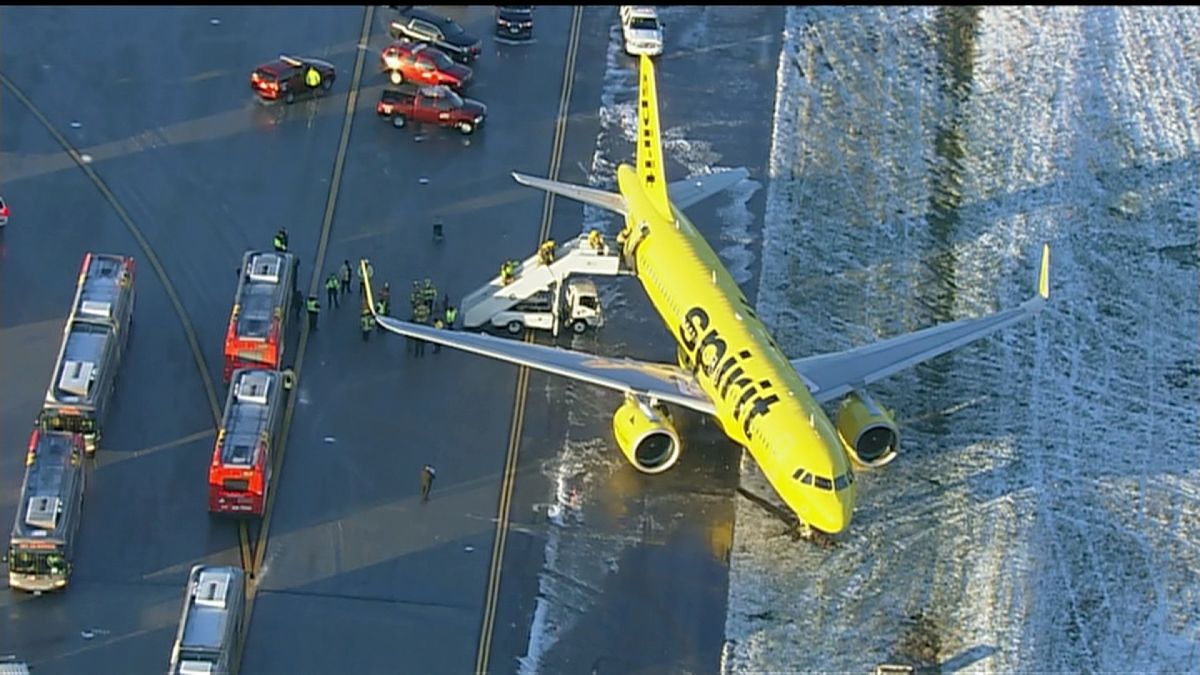 Spirit Airlines plane skids off taxiway in BWI Airport - CNN